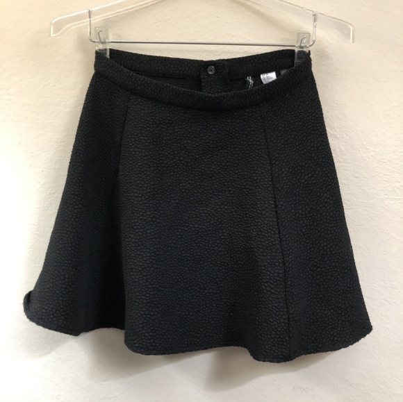 H&M Dresses & Skirts - Flirty Skirt!